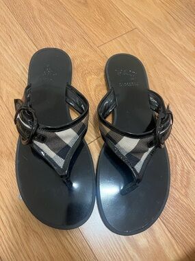 BURBERRY Black Plaid Thong Sandals with Buckle Accent - Women